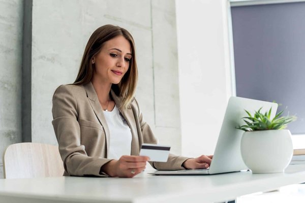 Pourquoi ouvrir son compte professionnel dans une banque en ligne ?